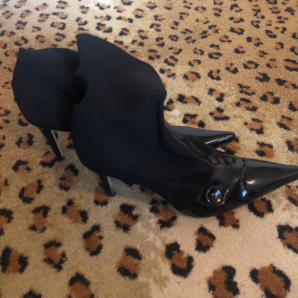 Anne Klein black heel with stretch top size 8